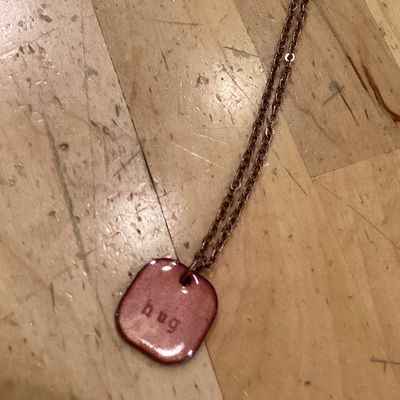 🇨🇦 Hug Necklace