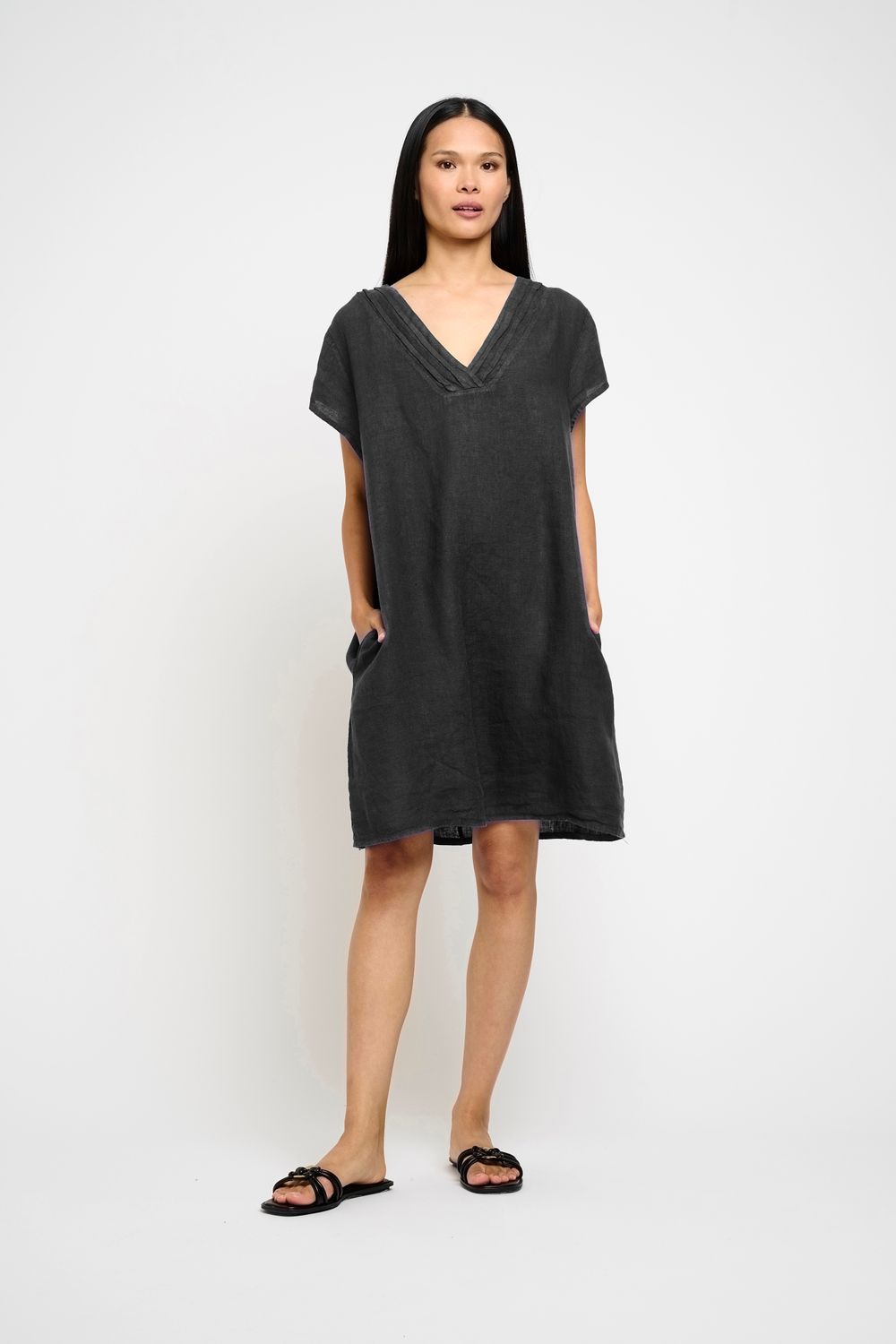 🇨🇦 Linen Pleated Neckline Dress