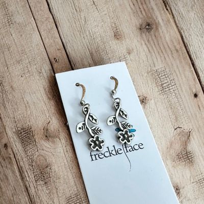 🇨🇦 Tiny Groovy Flower Earrings