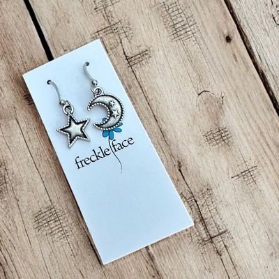 🇨🇦 Star and Moon Earrings
