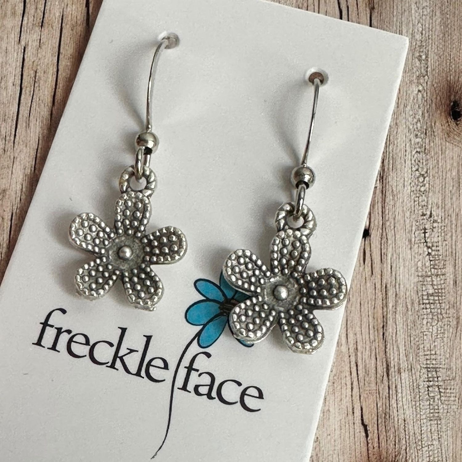 🇨🇦 Dotted Daisy Earring