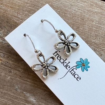 🇨🇦 Daisy Earring, Silver Finish