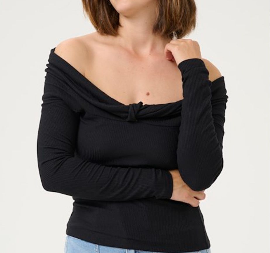 Kayla Offshoulder Twist Front Top