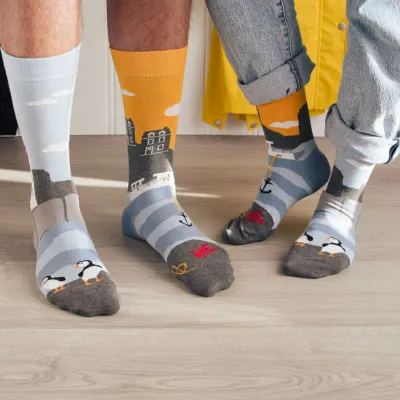 🇨🇦 Men&#39;s Canada Mismatch Socks (5 styles)