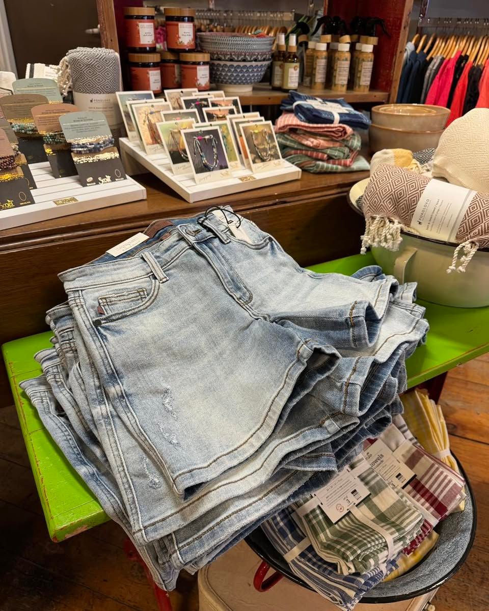 Mid Rise Vintage Wash &#39;Dad&#39; Short
