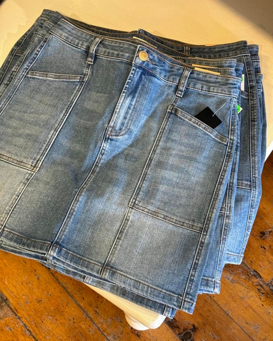 Hayden Skirt Seam, Slash Patch Pockets, Competence