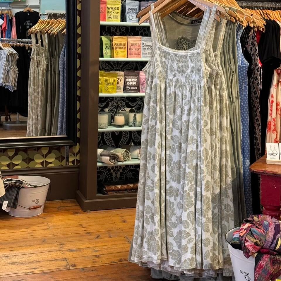 🇨🇦 Evangeline Smocked Dress (2 colours)