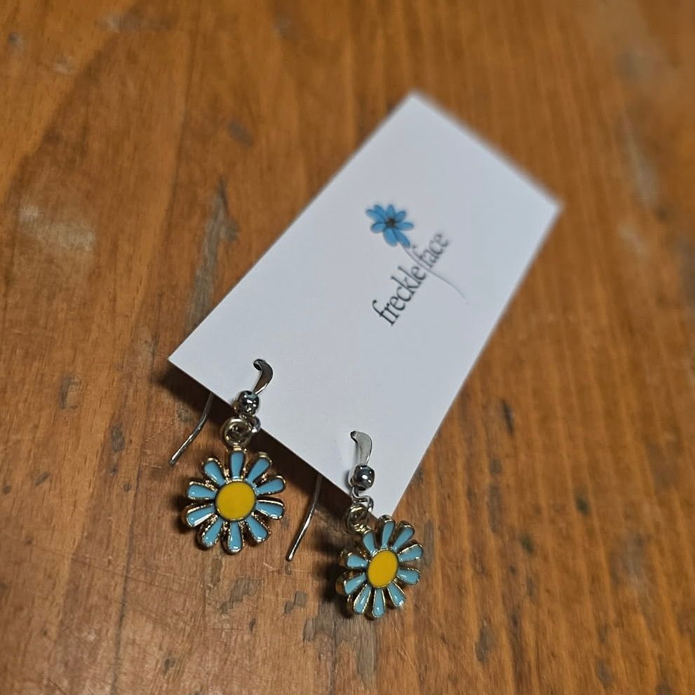 🇨🇦 Blue Daisy Dangle Earrings
