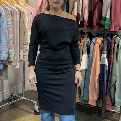 🇨🇦 Demi Off Shoulder Dress