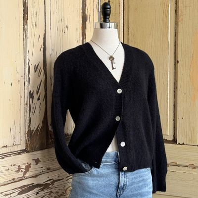 🇨🇦 V Neck Cardi Sweater