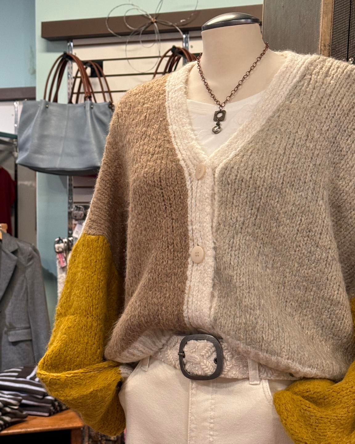 🇨🇦 Colour Block Bottom Cardi