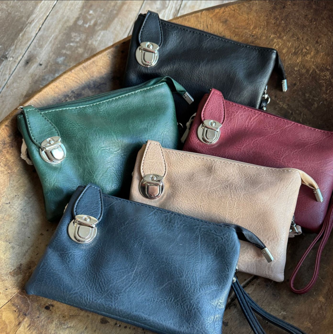 🇨🇦 Vegan Vintage Vibe Leather Buckle Clutch (5 colours)