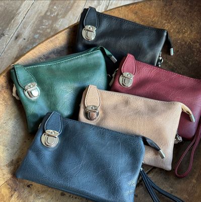 🇨🇦 Vegan Vintage Vibe Leather Buckle Clutch (5 colours)
