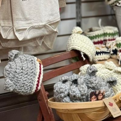 🇨🇦 Bear Beanie Hat (2 colours)