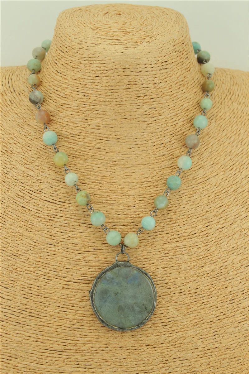 Round Stone Pendant Short Beaded Necklace