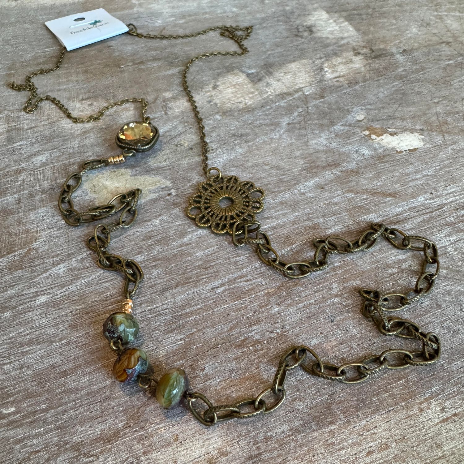 🇨🇦 Vintage Brass &amp; Crystal Necklace