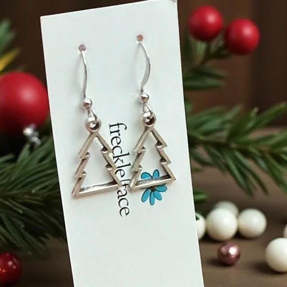 🇨🇦 Cookie Cutter Christmas Tree Earrings