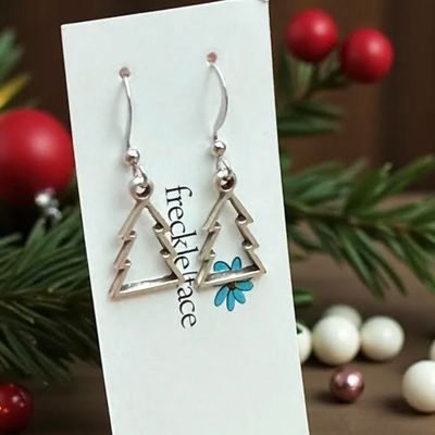 🇨🇦 Cookie Cutter Christmas Tree Earrings