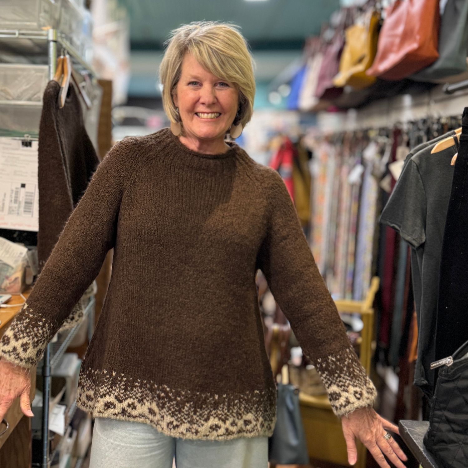 🇨🇦 Pattern Hem Pullover Sweater