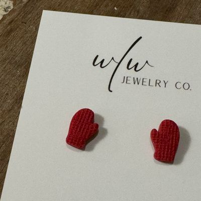 🇨🇦 Red Mitten Studs