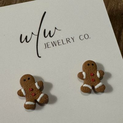 🇨🇦 Gingerbread Studs