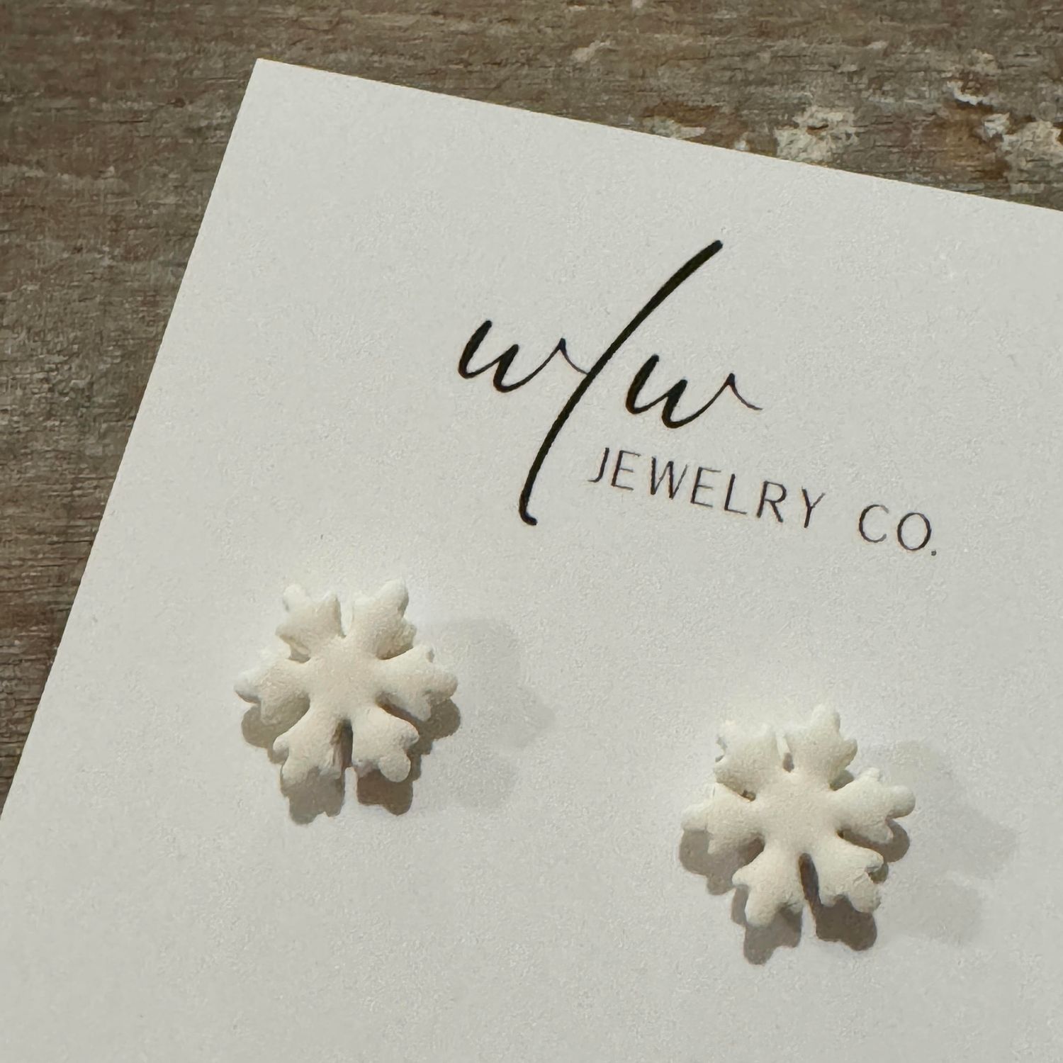 🇨🇦 Snowflake Studs