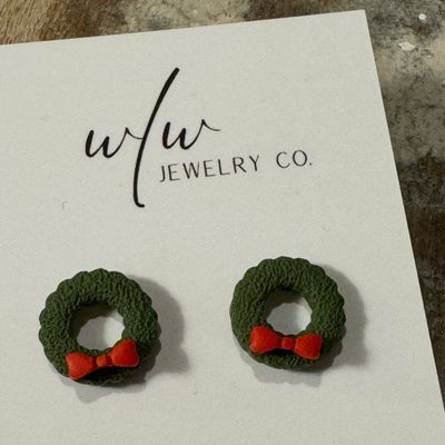 🇨🇦 Wreath Studs