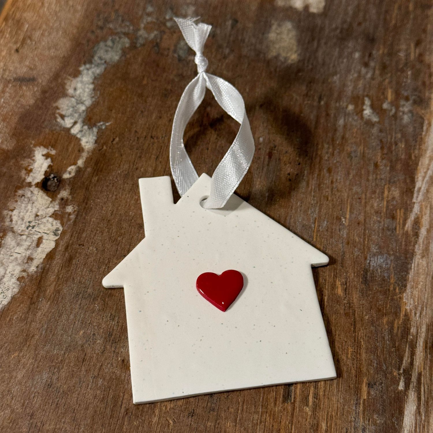 🇨🇦 Home is Where the Heart is Ornament