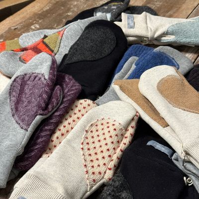 🇨🇦 Ariel Mitts, OOAK, Upcycled Wool (3 base colours)