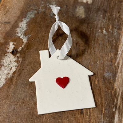 🇨🇦 Home is Where the Heart is Ornament