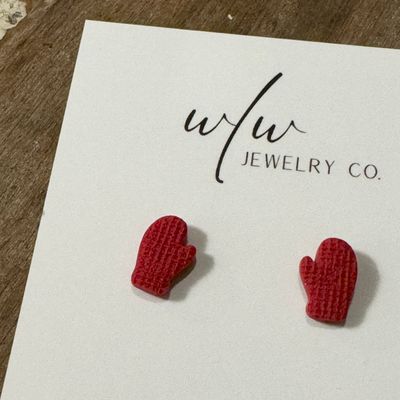 🇨🇦 Red Mitten Studs