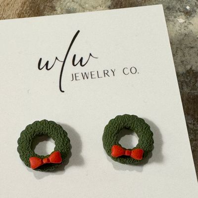 🇨🇦 Wreath Studs
