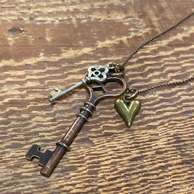 🇨🇦 Short Key &amp; Heart Necklace