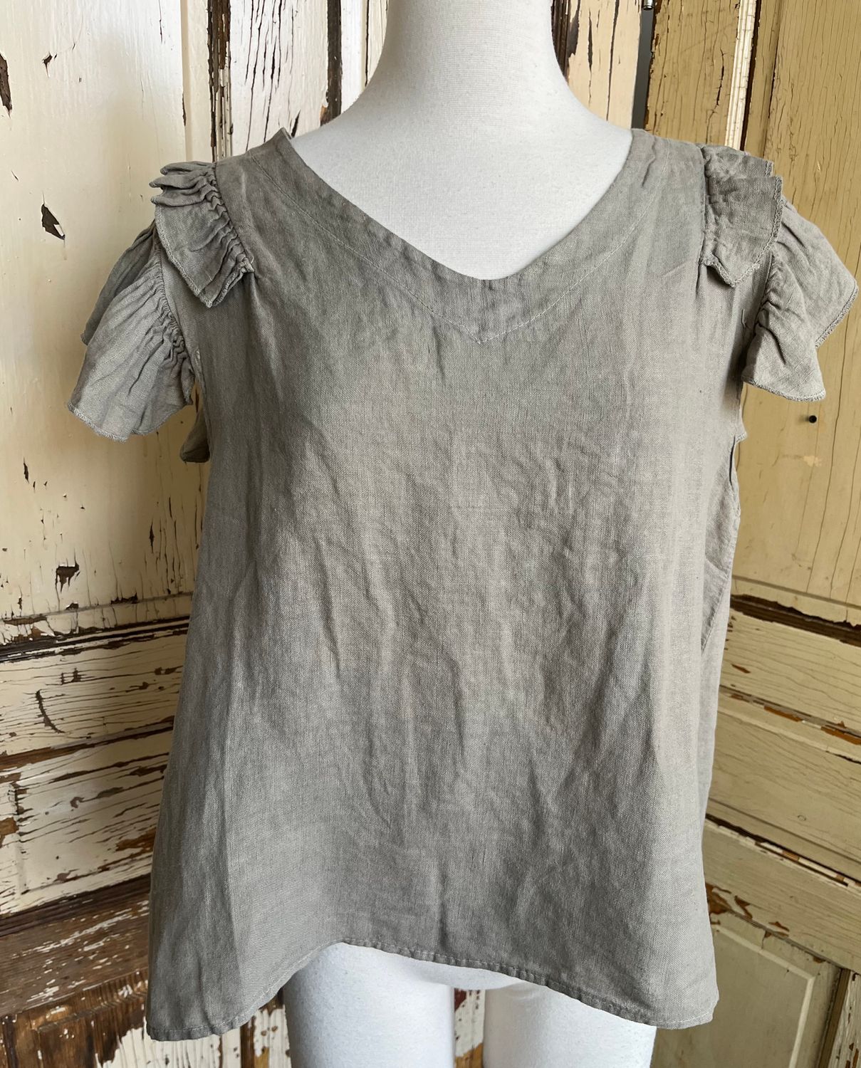 🇨🇦 Ruffle Sleeve V Neck Top