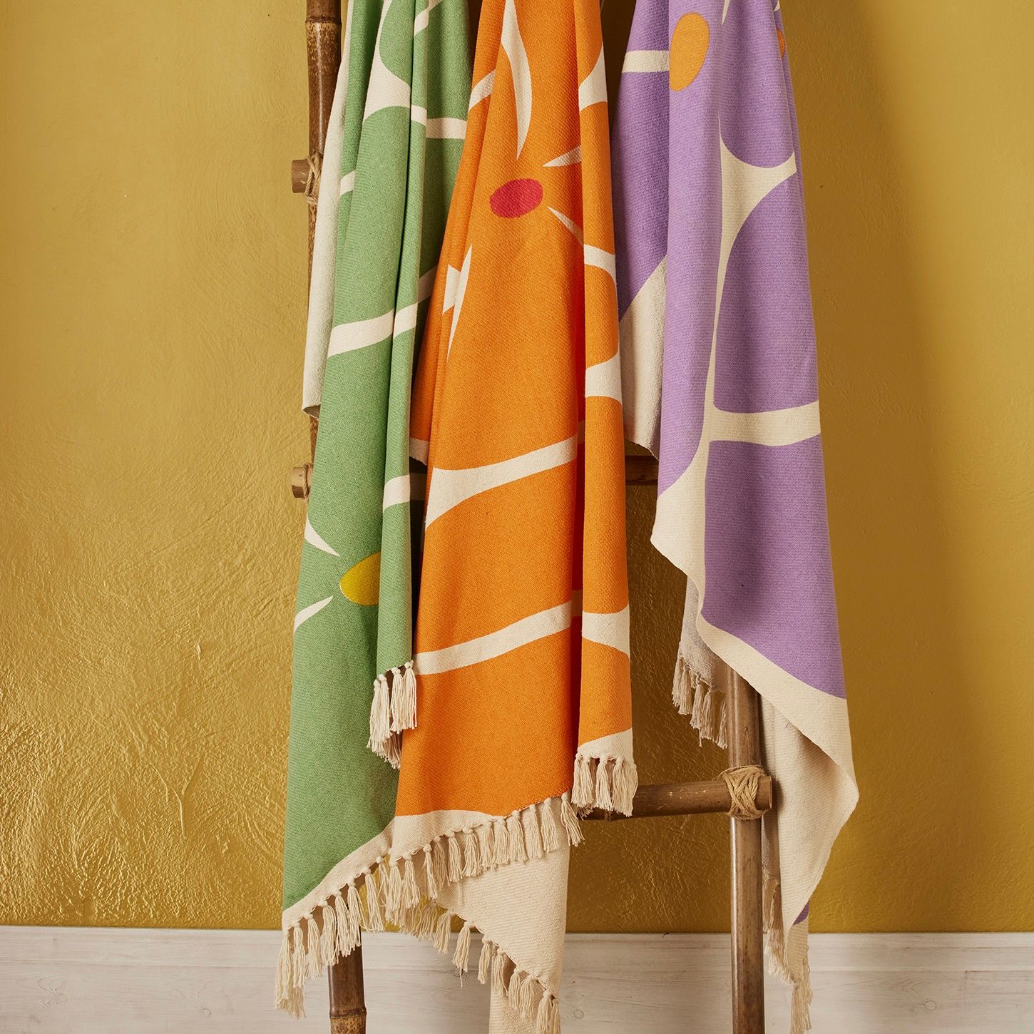 Bold Flower Throw (3 colours)