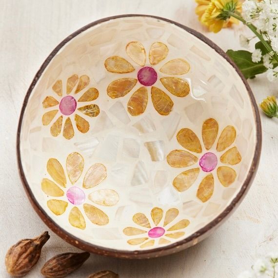 Shell Daisies Coconut Bowl