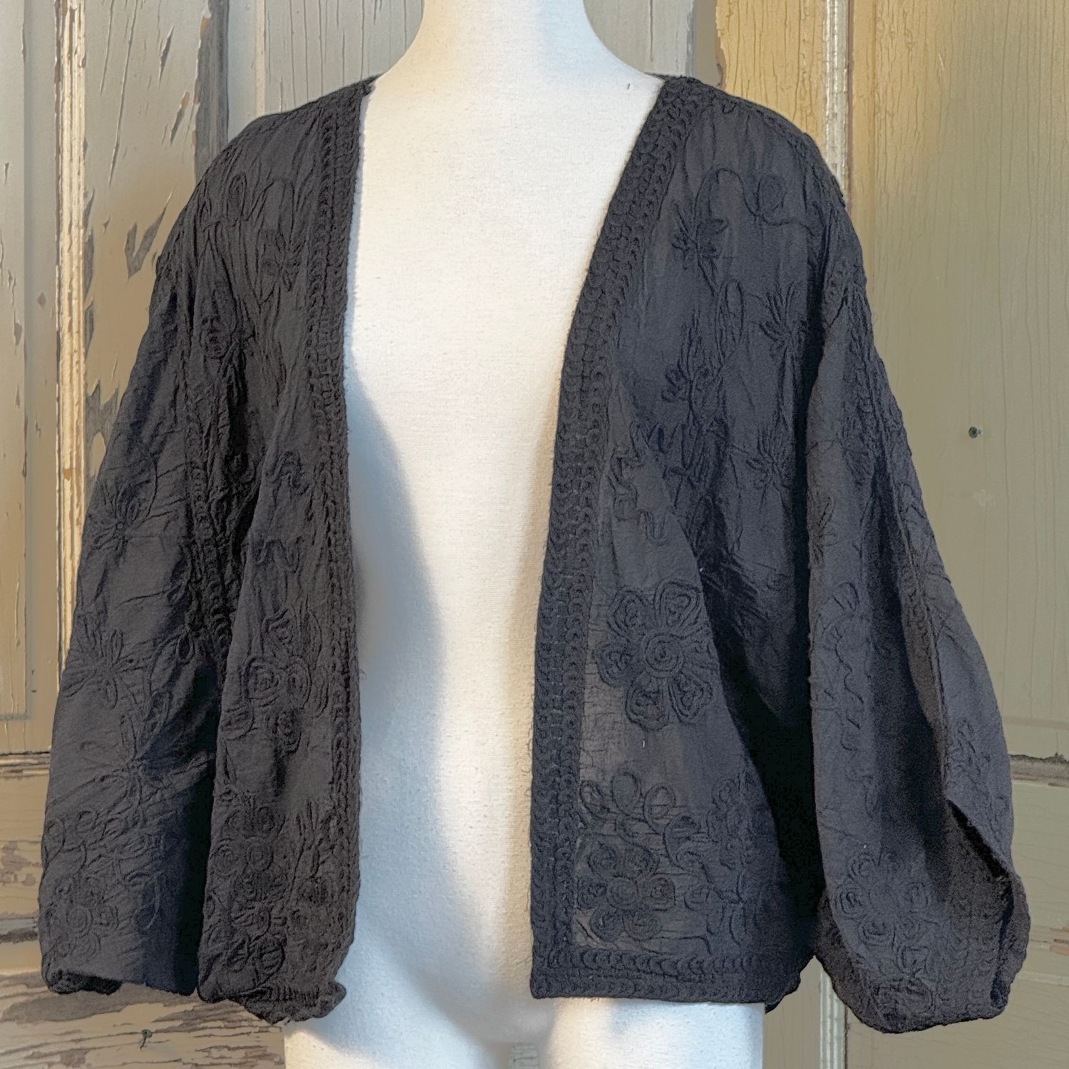 Embroidered Floral Cardi (2 Colours)