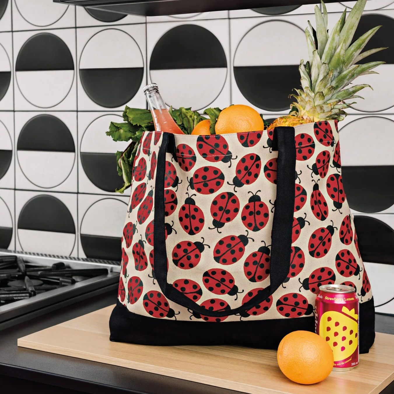 🇨🇦 Ladybugs Super Tote Bag