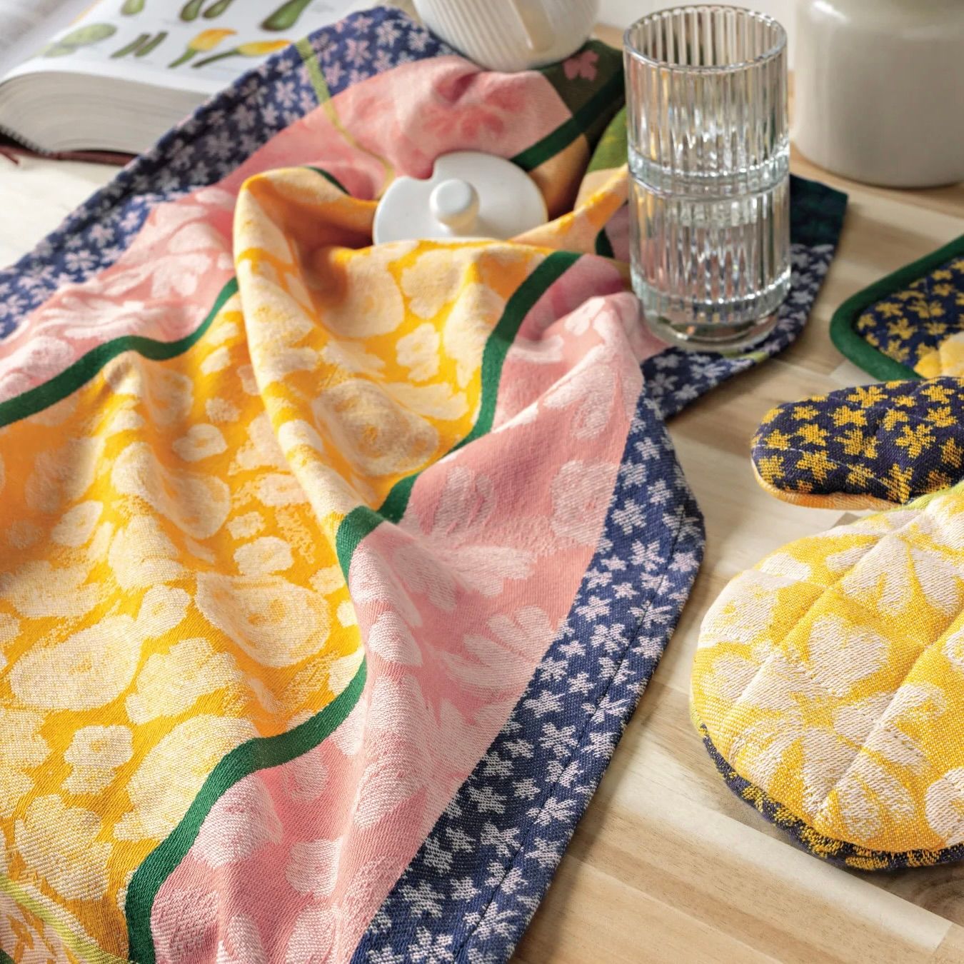 🇨🇦 Full Bloom Jacquard Dishtowel