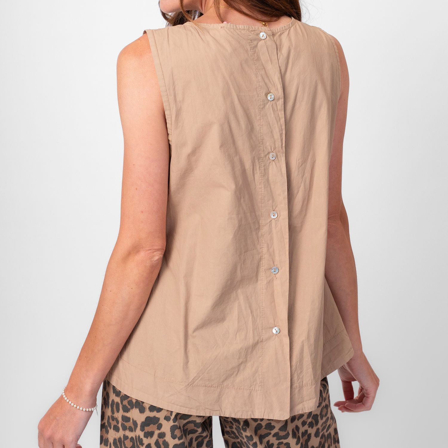 🇨🇦 Linen Back Button Tank Top