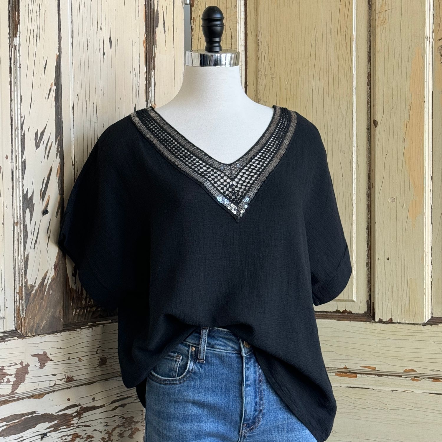 Linen SS Detailed Neck Top, Black