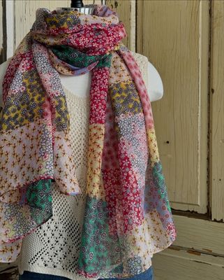 🇨🇦 Ditsy Flower Lightweight Scarf (2 colours)