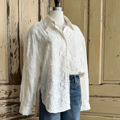 🇨🇦 Floral Eyelet Blouse
