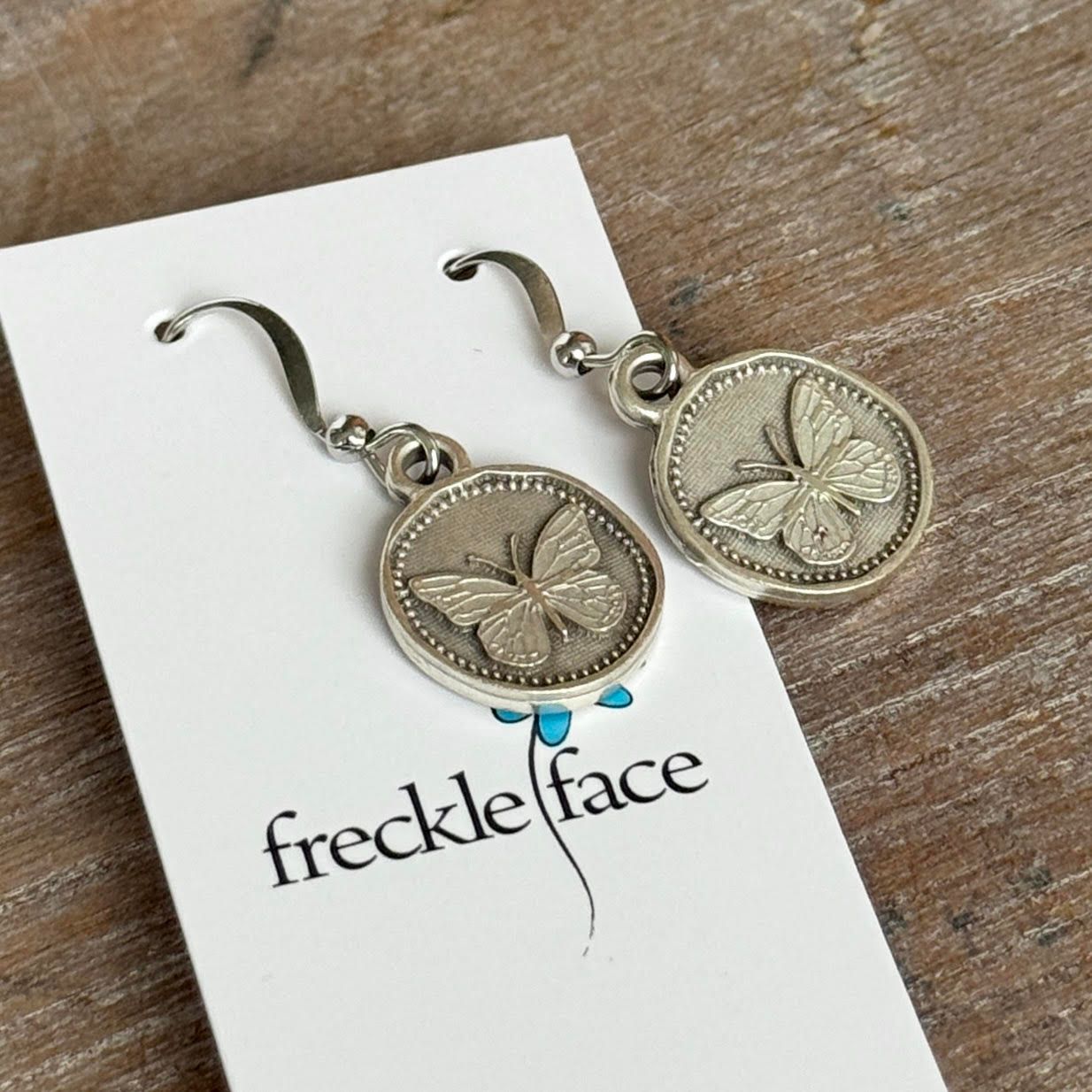 🇨🇦 Vintage Butterfly Earrings