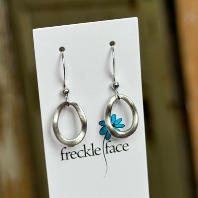 🇨🇦 Oval Earring