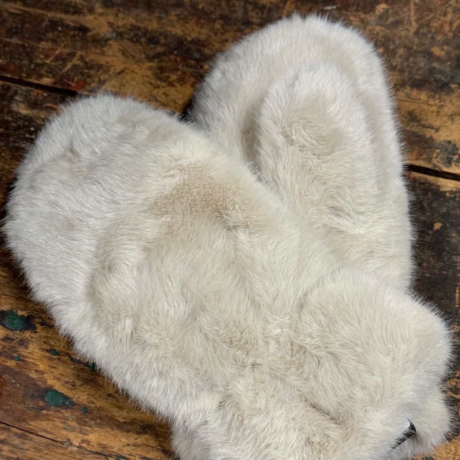 🇨🇦 Faux Fur Luxe Mittens, Arctic
