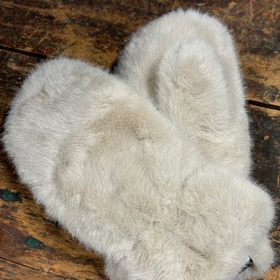 🇨🇦 Faux Fur Luxe Mittens, Arctic