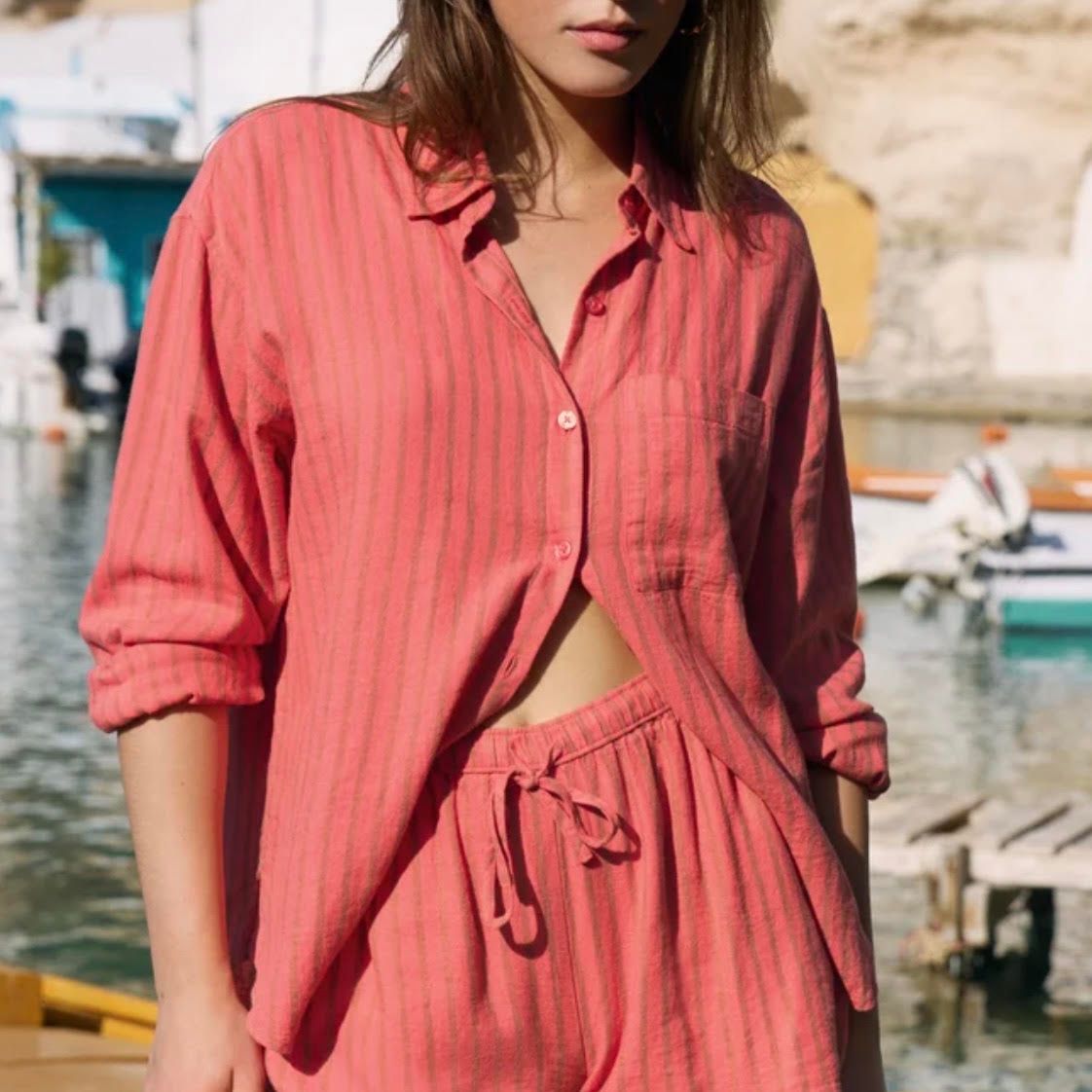 🇨🇦 The Perfect Striped Button Up Top