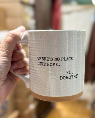 🇨🇦 Home Mug, xo. Dorothy, 16oz