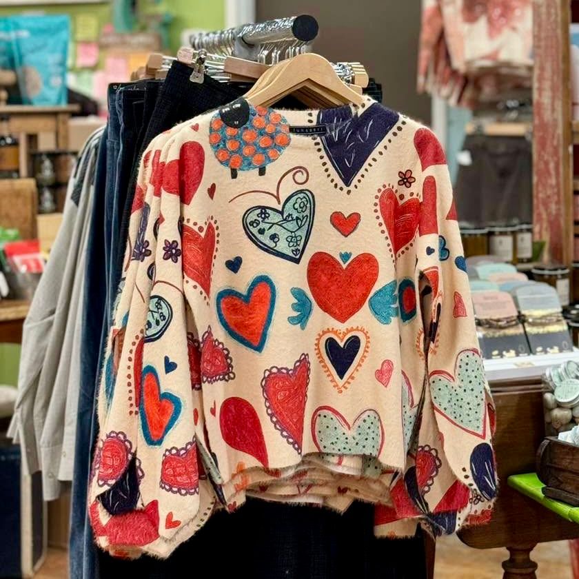 🇨🇦 Heart and Sheep Sweater